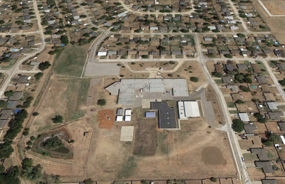The Plaza Tower Elementary School before the tornado. (Image courtesy of Google Earth)