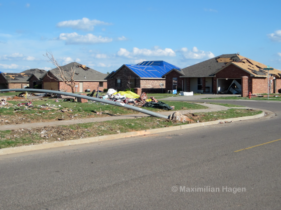 The tornado's damage path became extremely sharp in eastern Moore. Homes on the south side of Madison Place Drive whereas homes on the other side of the street were leveled. A light pole was nearly pulled from its anchorage and thick brick pillars were ripped from the ground.